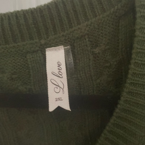 Green sweater lace trim. - Picture 2 of 4